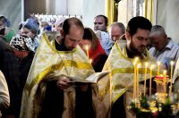 Вечернее богослужение с чтением Акафиста Пресвятой Богородице нараспев