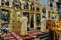 Вечернее богослужение с чтением Акафиста Пресвятой Богородице нараспев