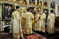 Вечернее богослужение с чтением Акафиста Пресвятой Богородице нараспев