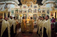 Епископ Стефан возглавил вечернее богослужение с пением акафиста Пресвятой Богородице