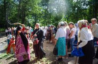 Преосвященнейший Стефан освятил источник вблизи д.Залесье, Чечерского района. Преосвященнейший Стефан освятил источник вблизи д.Залесье, Чечерского района.