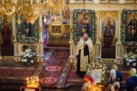 Преосвященнейший Стефан возглавил вечернее богослужение с чтением Акафиста Пресвятой Владычицы нашей Богородицы нараспев в Свято-Петро-Павловском кафедральном соборе города Гомеля.