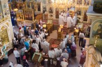 Вечернее богослужение с чтением Акафиста Пресвятой Богородице нараспев