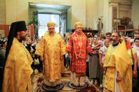 Преосвященнейший Стефан совершил Божественную литургию и принял участие в "Амвросиевских чтениях" Преосвященнейший Стефан совершил Божественную литургию и принял участие в "Амвросиевских чтениях"