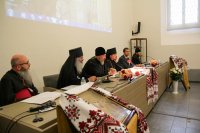 Преосвященнейший Стефан совершил Божественную литургию и принял участие в "Амвросиевских чтениях" Преосвященнейший Стефан совершил Божественную литургию и принял участие в "Амвросиевских чтениях"