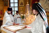 Божественная литургия в день воспоминания чуда Архистратига Михаила, бывшего в Хонех Божественная литургия в день воспоминания чуда Архистратига Михаила, бывшего в Хонех