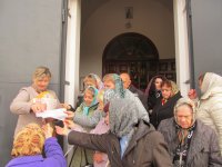 В храме Иверской иконы Божией Матери поздравили многодетных матерей с днем матери