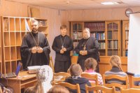 В Буда-Кошелевской центральной районной библиотеке состоялась встреча духовенства Гомельской епархии и приходских координаторов с молодежью