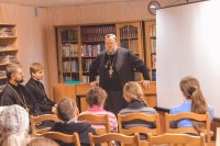 В Буда-Кошелевской центральной районной библиотеке состоялась встреча духовенства Гомельской епархии и приходских координаторов с молодежью