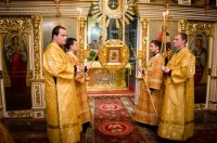 Вечернее богослужение с чтением акафиста Пресвятой Богородице нараспев