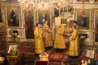 Вечернее богослужение с чтением акафиста Пресвятой Богородице нараспев