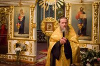 Вечернее богослужение с чтением акафиста Пресвятой Богородице нараспев