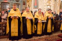 Вечернее богослужение с чтением акафиста Пресвятой Богородице нараспев