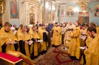 Вечернее богослужение с чтением акафиста Пресвятой Богородице нараспев