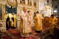 Вечернее богослужение с чтением акафиста Пресвятой Богородице нараспев