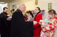 Рождественский подарок детям Рождественский подарок детям