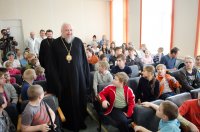 Рождественский подарок детям Рождественский подарок детям