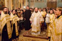 Вечернее богослужение с чтением акафиста Пресвятой Владычице нашей Богородице Вечернее богослужение с чтением акафиста Пресвятой Владычице нашей Богородице