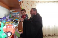 Подарки детям в детский дом семейного типа семьи Таболич