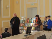 Есть чудо на земле с названьем дивным - книга…