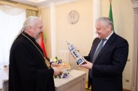 Преосвященнейший Стефан поздравил с Днем рождения Председателя Гомельского облисполкома В.А. Дворника Преосвященнейший Стефан поздравил с Днем рождения Председателя Гомельского облисполкома В.А. Дворника