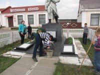 В Рогачёвском благочинии прошла акция по наведению порядка в местах захоронений священнослужителей, на братских могилах и мемориальных комплексах