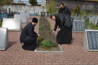 Мероприятия по наведению порядка на кладбищах - в местах захоронения воинов, погибших в годы ВОВ