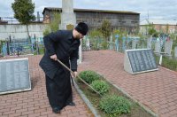 Мероприятия по наведению порядка на кладбищах - в местах захоронения воинов, погибших в годы ВОВ