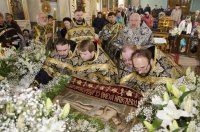 Вечерня с выносом Плащаницы