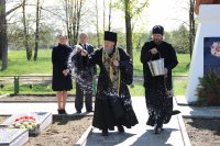 Священнослужитель совершил освящение братского захоронения