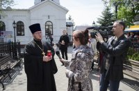 В храмы Гомеля в сопровождении звонницы с крестным ходом был доставлен Благодатный Огонь