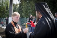 В храмы Гомеля в сопровождении звонницы с крестным ходом был доставлен Благодатный Огонь