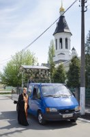 В храмы Гомеля в сопровождении звонницы с крестным ходом был доставлен Благодатный Огонь