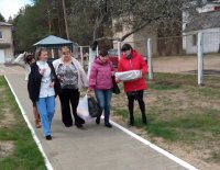 Священнослужители посетили семьи, находящиеся в трудном материальном положении Священнослужители посетили семьи, находящиеся в трудном материальном положении