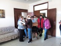 Священнослужители посетили семьи, находящиеся в трудном материальном положении Священнослужители посетили семьи, находящиеся в трудном материальном положении