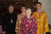 Священнослужители посетили семьи, находящиеся в трудном материальном положении Священнослужители посетили семьи, находящиеся в трудном материальном положении