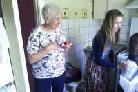 Священнослужители посетили семьи, находящиеся в трудном материальном положении Священнослужители посетили семьи, находящиеся в трудном материальном положении