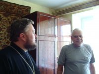 Священнослужители посетили семьи, находящиеся в трудном материальном положении Священнослужители посетили семьи, находящиеся в трудном материальном положении