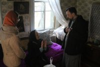 Священнослужители посетили семьи, находящиеся в трудном материальном положении Священнослужители посетили семьи, находящиеся в трудном материальном положении