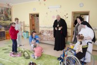 Преосвященнейший Стефан принял участие в благотворительной акции "От сердца к сердцу" Преосвященнейший Стефан принял участие в благотворительной акции "От сердца к сердцу"