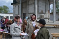 Священнослужители посетили семьи, находящиеся в трудном материальном положении Священнослужители посетили семьи, находящиеся в трудном материальном положении