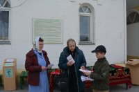 Священнослужители посетили семьи, находящиеся в трудном материальном положении Священнослужители посетили семьи, находящиеся в трудном материальном положении