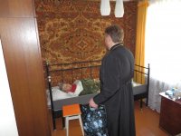 Священнослужители посетили семьи, находящиеся в трудном материальном положении Священнослужители посетили семьи, находящиеся в трудном материальном положении