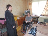 Священнослужители посетили семьи, находящиеся в трудном материальном положении Священнослужители посетили семьи, находящиеся в трудном материальном положении