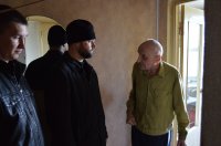 Священнослужители посетили семьи, находящиеся в трудном материальном положении Священнослужители посетили семьи, находящиеся в трудном материальном положении