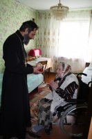 Священнослужители посетили семьи, находящиеся в трудном материальном положении Священнослужители посетили семьи, находящиеся в трудном материальном положении