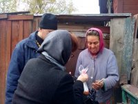 Священнослужители посетили семьи, находящиеся в трудном материальном положении Священнослужители посетили семьи, находящиеся в трудном материальном положении