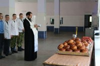Священнослужитель совершил чин освящения куличей в воинской части 5525 г.Гомеля Священнослужитель совершил чин освящения куличей в воинской части 5525 г.Гомеля