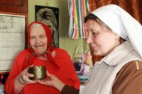 Священнослужители посетили семьи, находящиеся в трудном материальном положении Священнослужители посетили семьи, находящиеся в трудном материальном положении