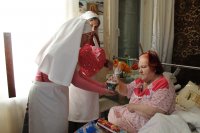 Священнослужители посетили семьи, находящиеся в трудном материальном положении Священнослужители посетили семьи, находящиеся в трудном материальном положении